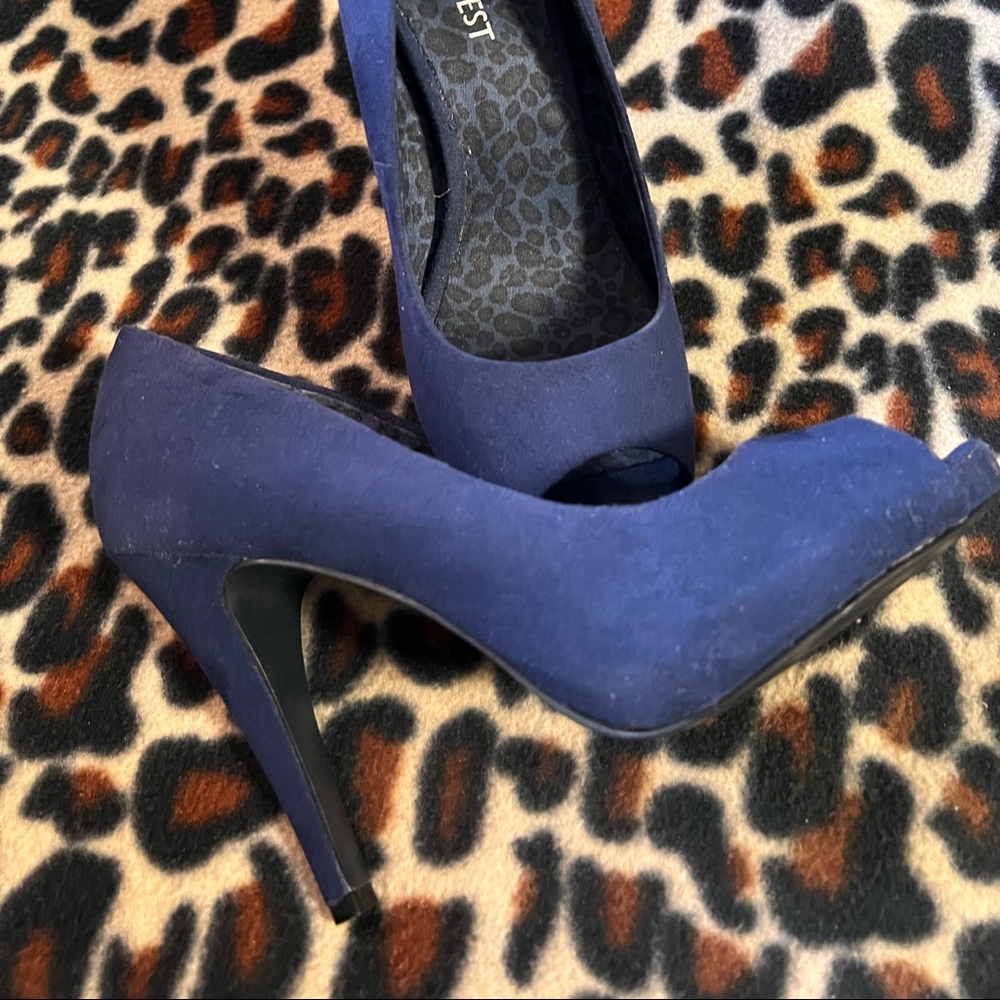 Beautiful suede blue Nine West shoes